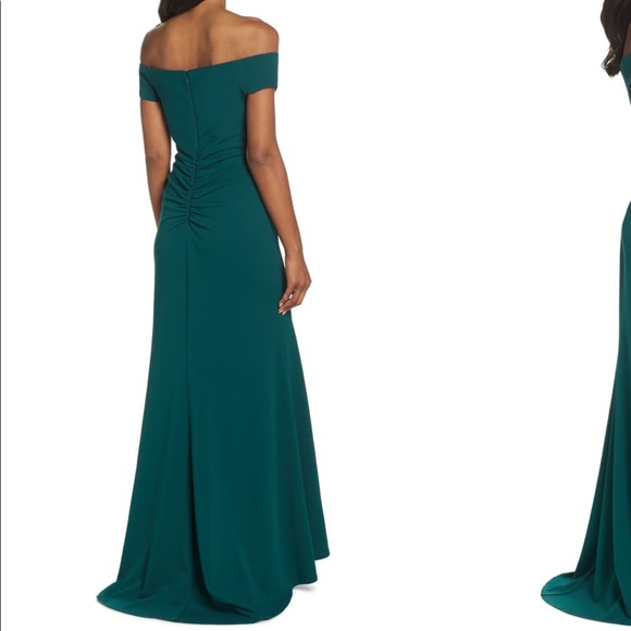 NWT VINCE CAMUTO Notched Off Shoulder Gown 16 XL - Picture 2 of 8